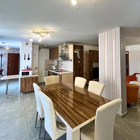 Stela 4* نيسيبار